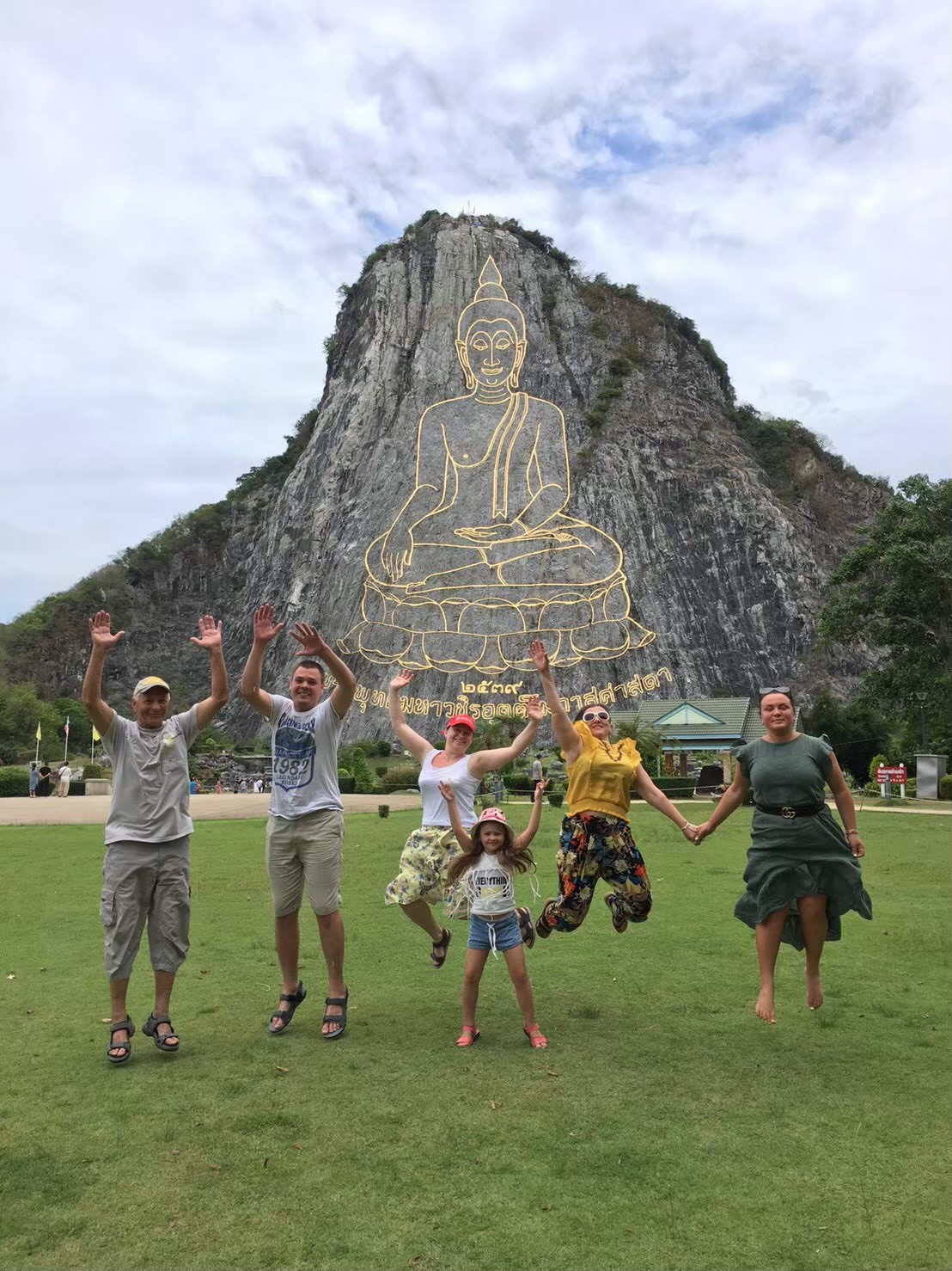 Экскурсия Ват Ян и Карены в Паттайе - SevenTrips